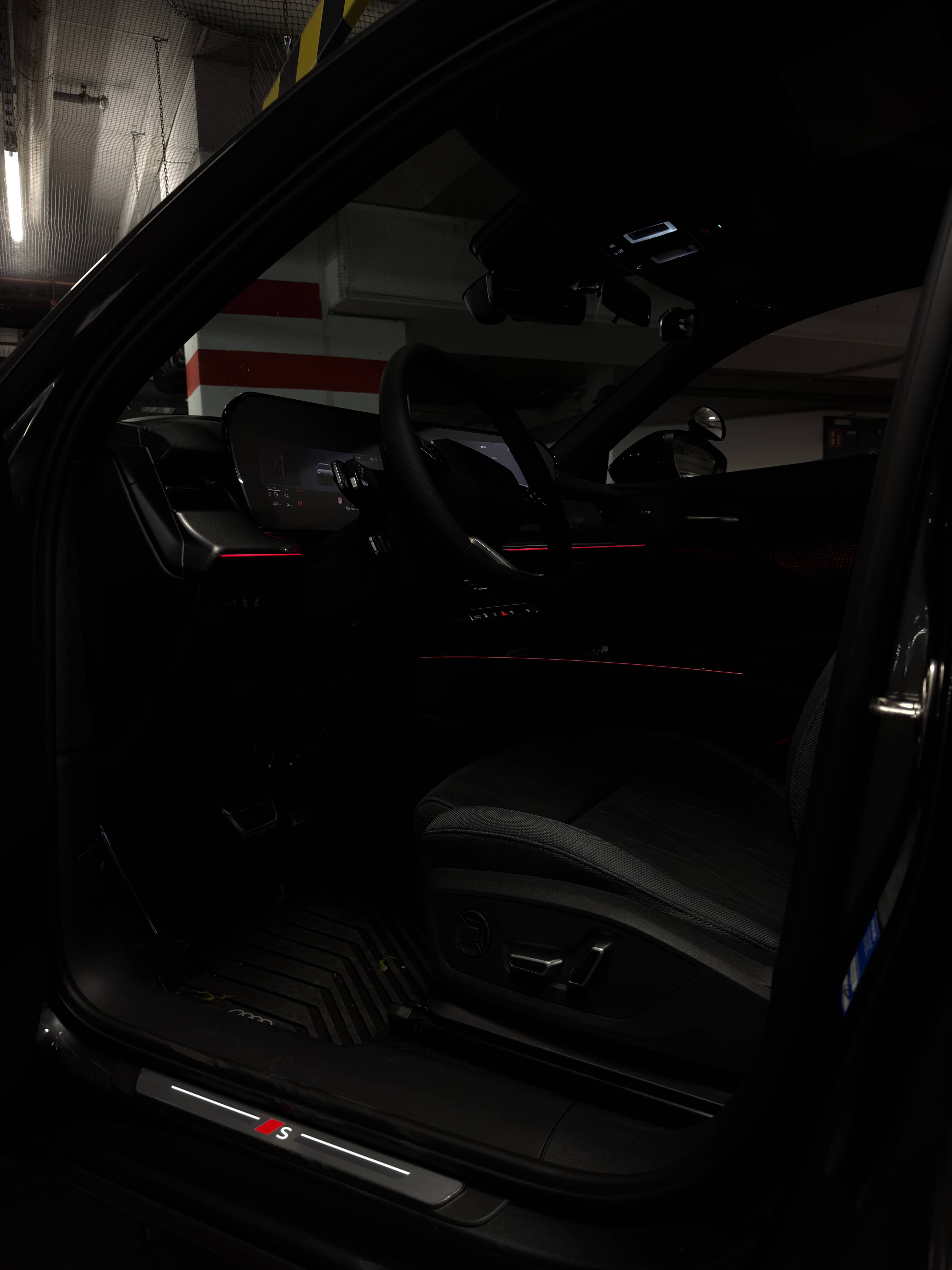Cockpit des Audi Q3 Sportback mit Lenkrad und digitalem Tacho